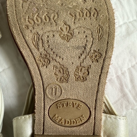 Kids sandals, size 11 - Picture 3 of 3